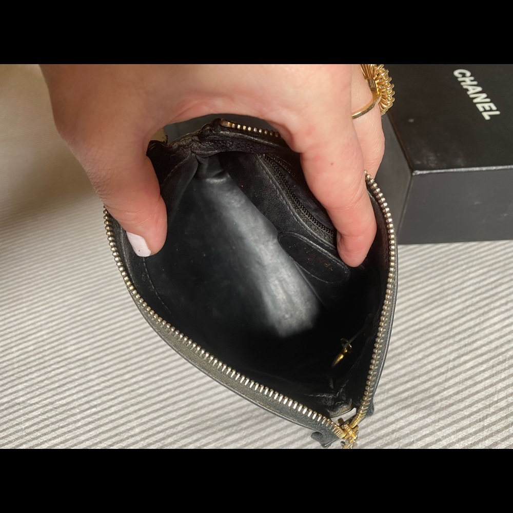 SOLD Authentic Chanel Makeup pouch - black leather - Picture 5 of 8